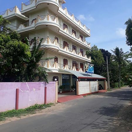 Hotel Blue Whale Jaffna Bagian luar foto