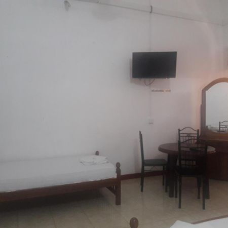 Hotel Blue Whale Jaffna Bagian luar foto