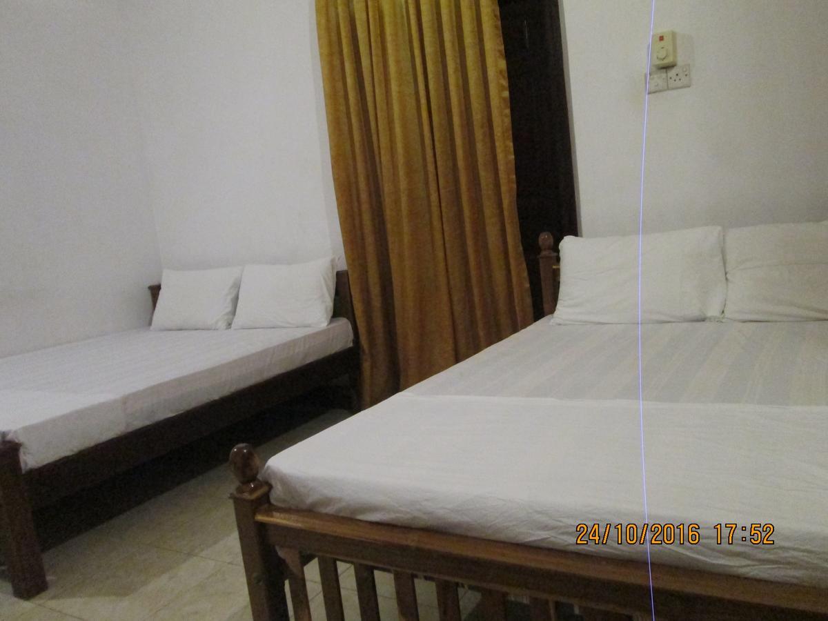 Hotel Blue Whale Jaffna Bagian luar foto