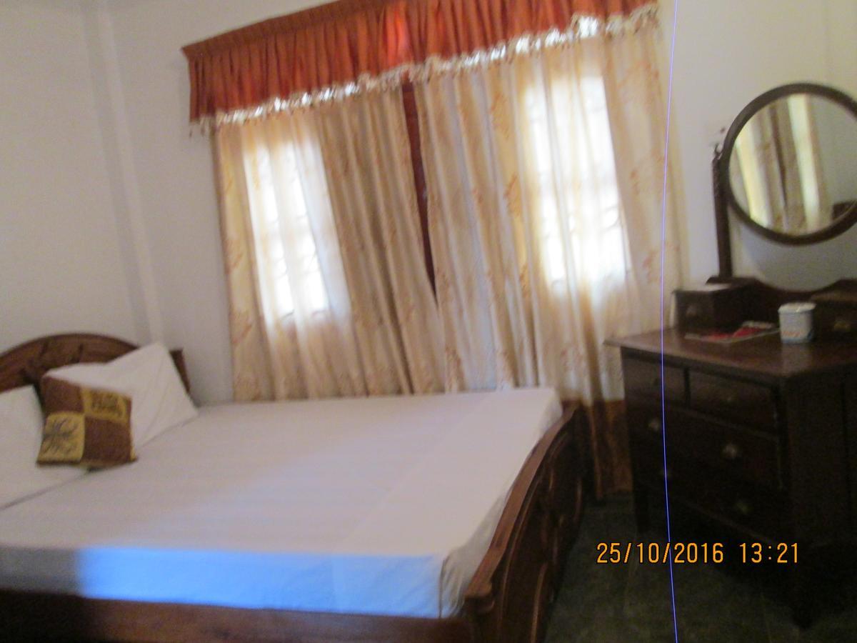 Hotel Blue Whale Jaffna Bagian luar foto