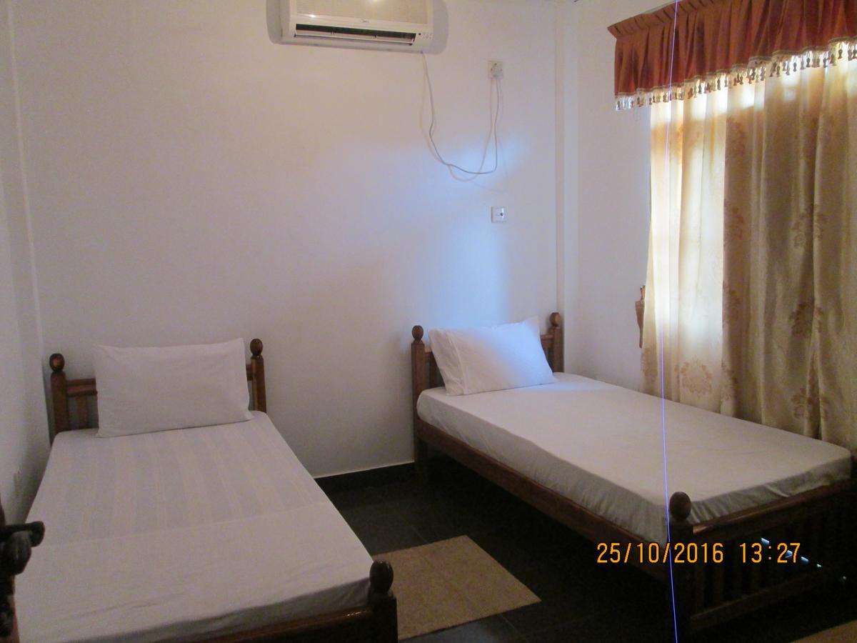 Hotel Blue Whale Jaffna Bagian luar foto