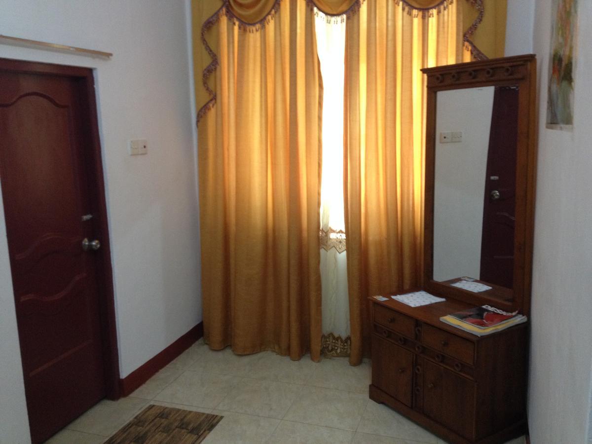 Hotel Blue Whale Jaffna Bagian luar foto