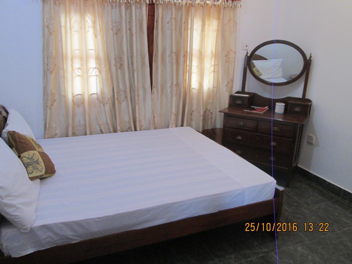 Hotel Blue Whale Jaffna Bagian luar foto