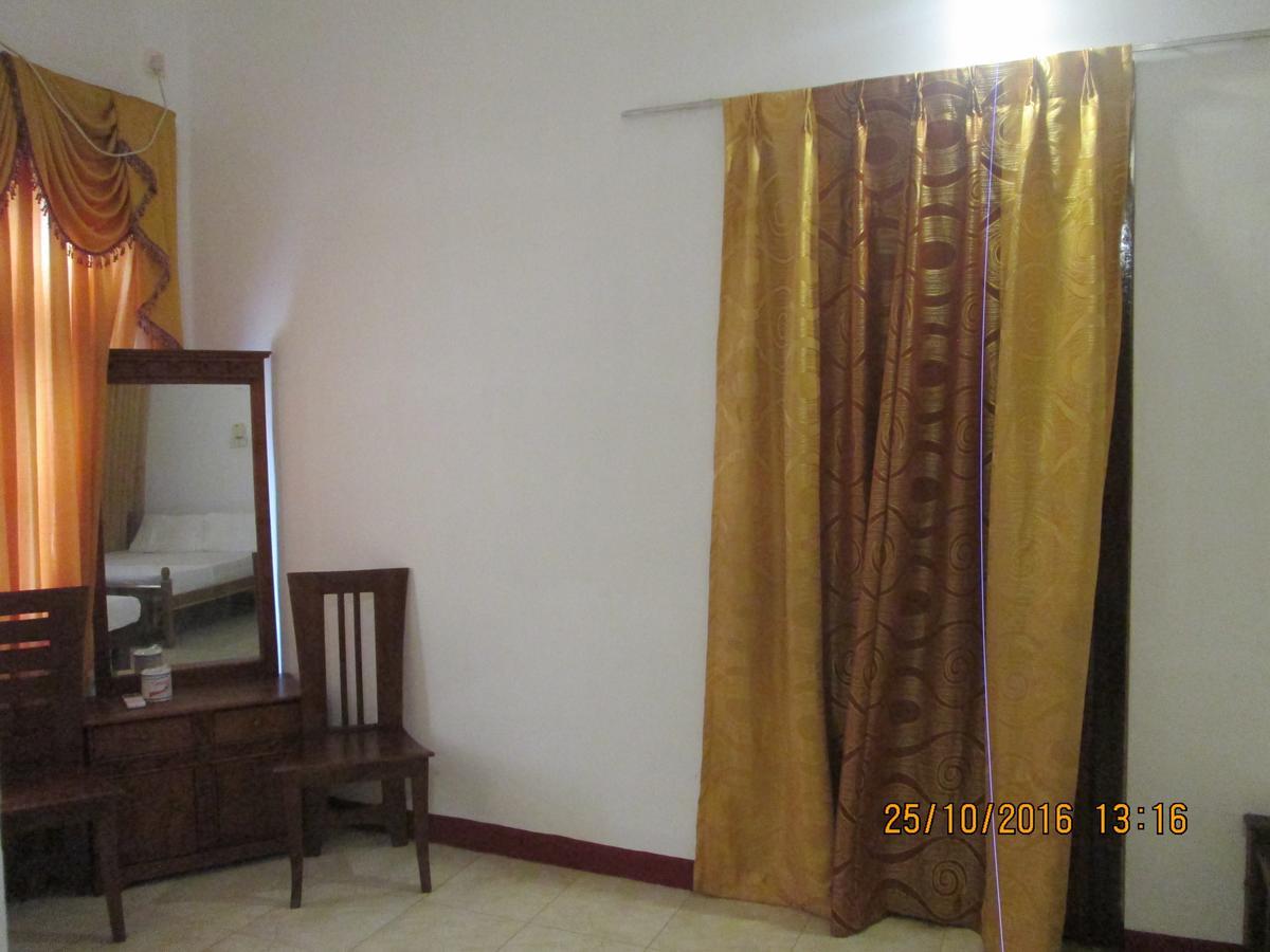 Hotel Blue Whale Jaffna Bagian luar foto