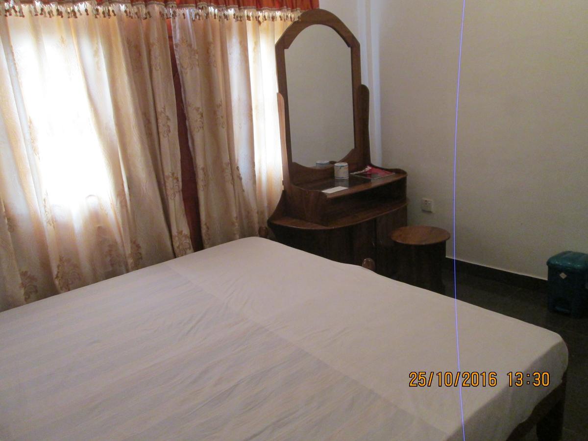Hotel Blue Whale Jaffna Bagian luar foto