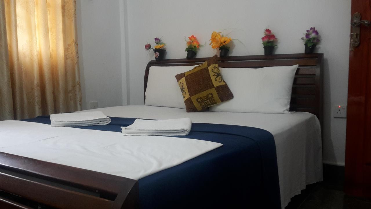 Hotel Blue Whale Jaffna Bagian luar foto