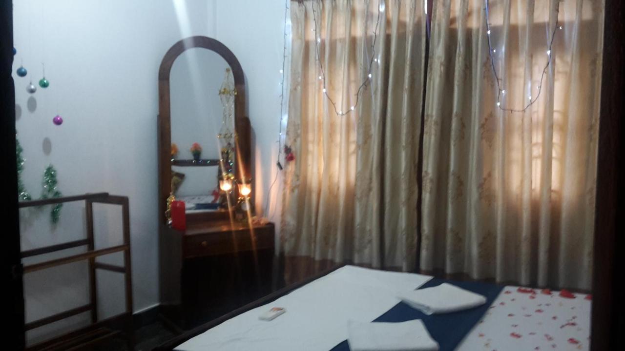 Hotel Blue Whale Jaffna Bagian luar foto