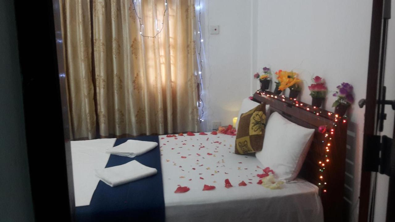 Hotel Blue Whale Jaffna Bagian luar foto