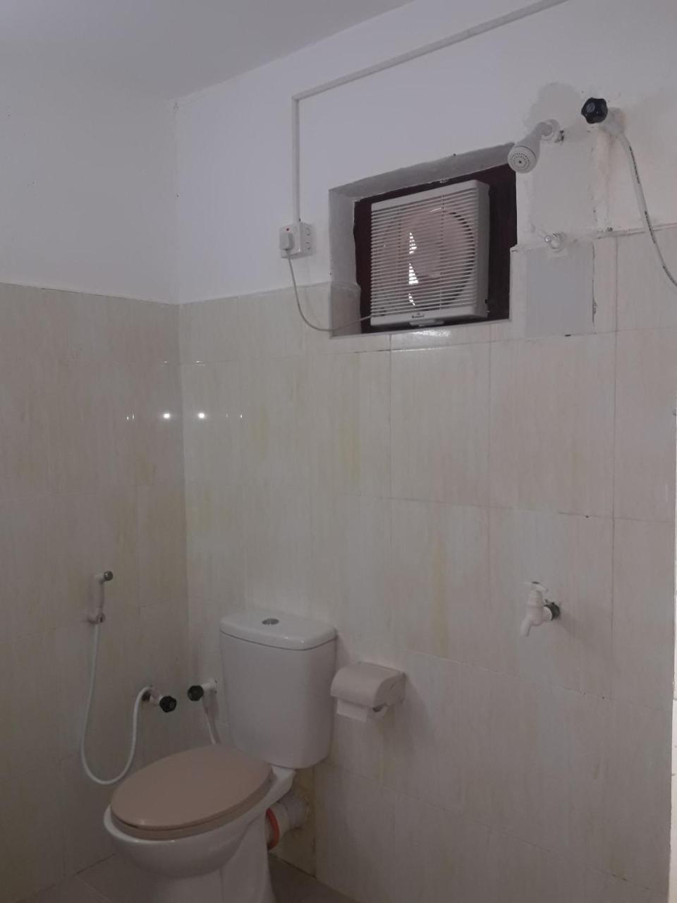 Hotel Blue Whale Jaffna Bagian luar foto