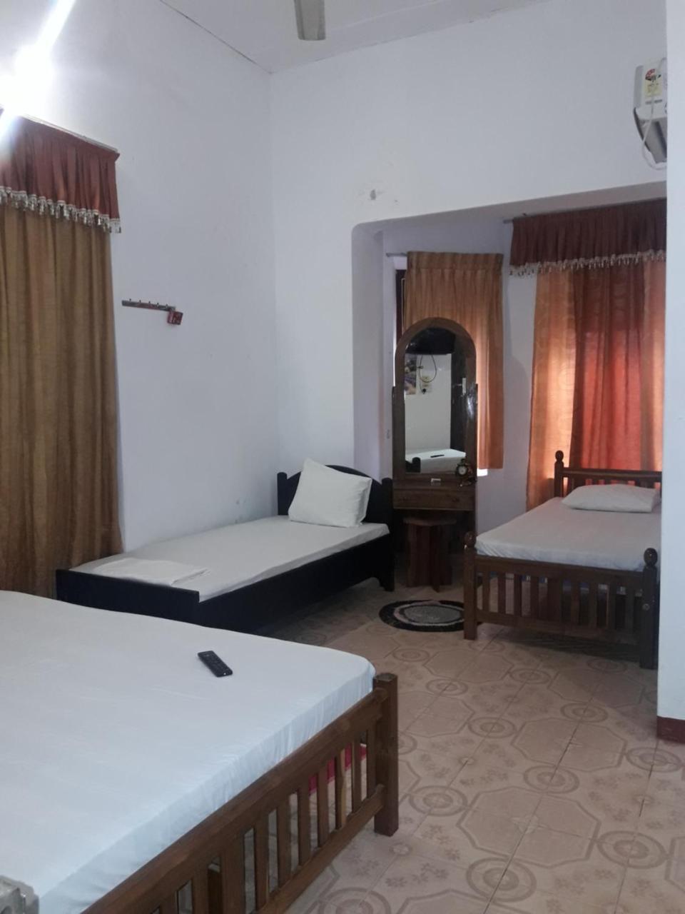 Hotel Blue Whale Jaffna Bagian luar foto
