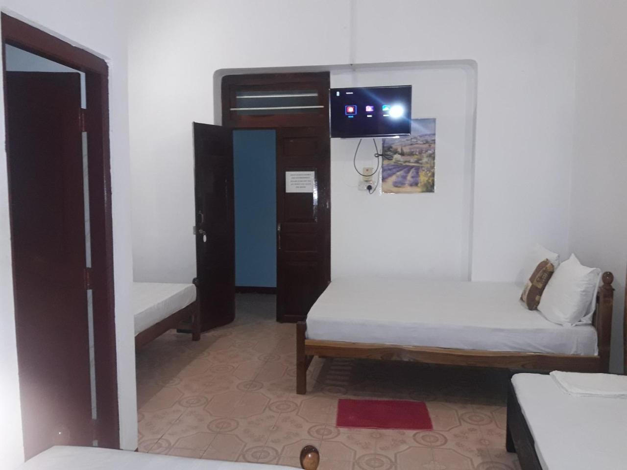 Hotel Blue Whale Jaffna Bagian luar foto