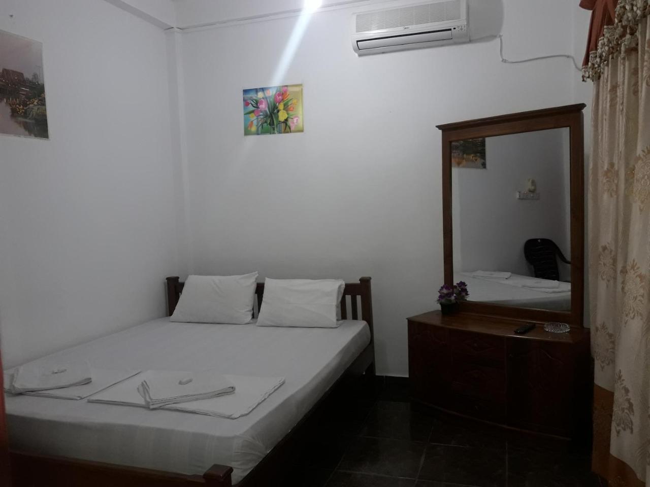 Hotel Blue Whale Jaffna Bagian luar foto