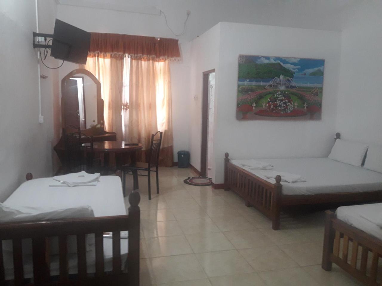 Hotel Blue Whale Jaffna Bagian luar foto