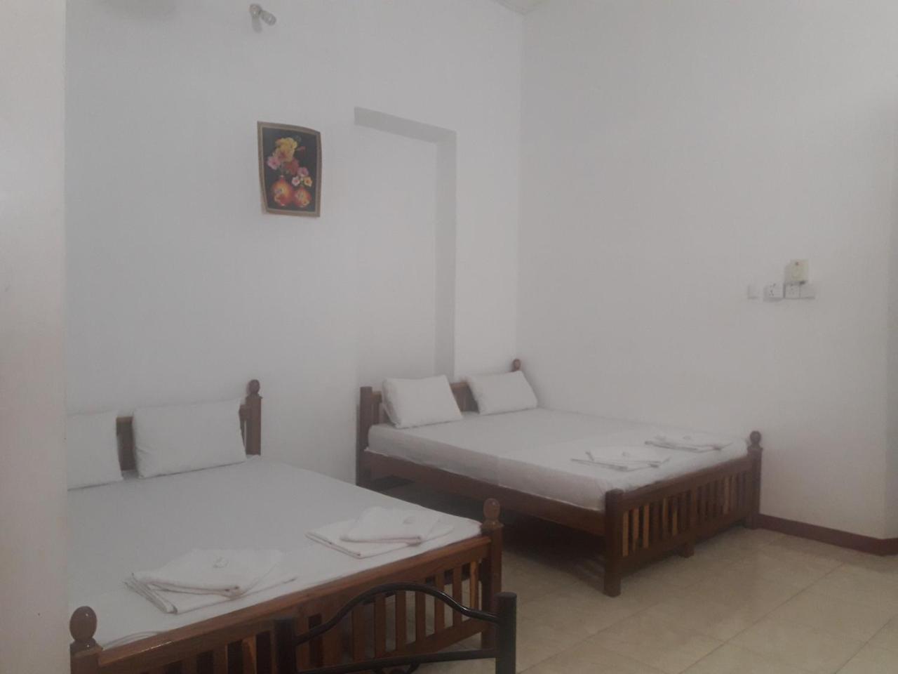 Hotel Blue Whale Jaffna Bagian luar foto