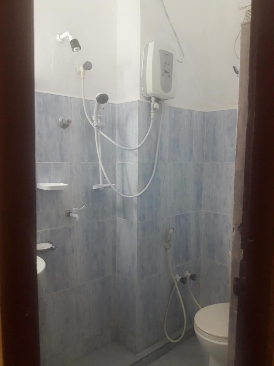 Hotel Blue Whale Jaffna Bagian luar foto