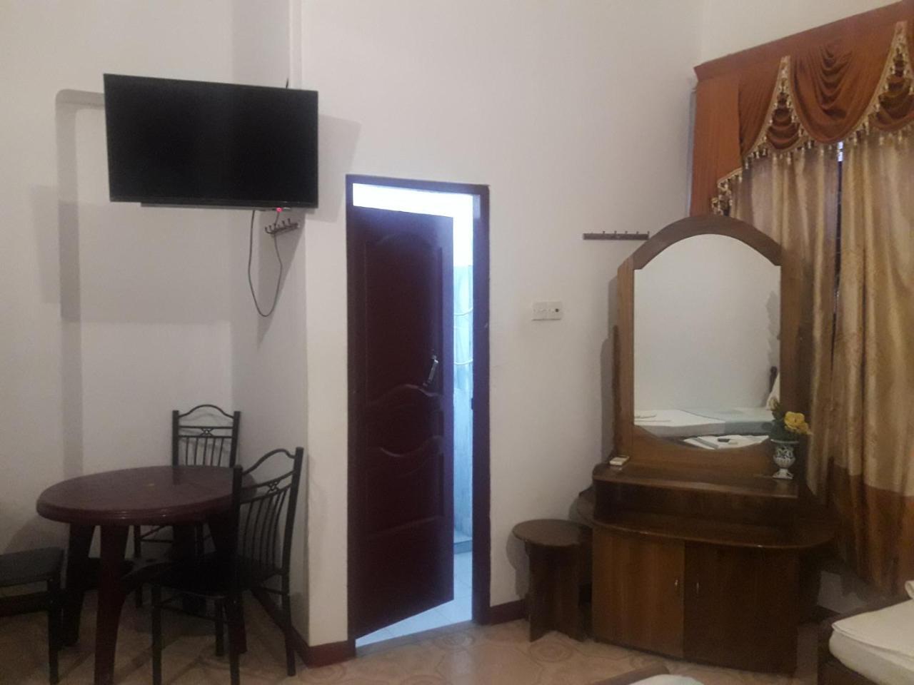 Hotel Blue Whale Jaffna Bagian luar foto
