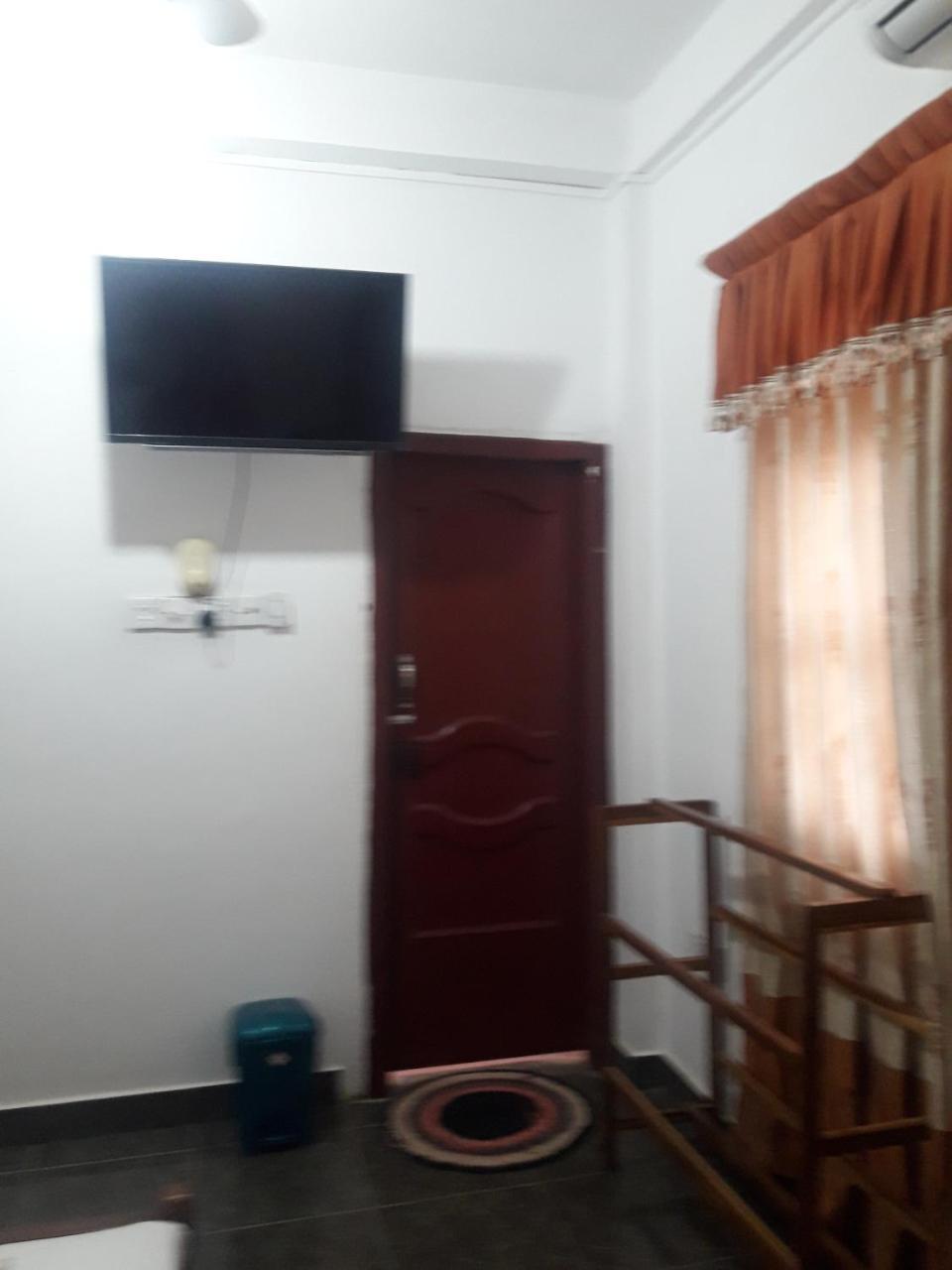 Hotel Blue Whale Jaffna Bagian luar foto