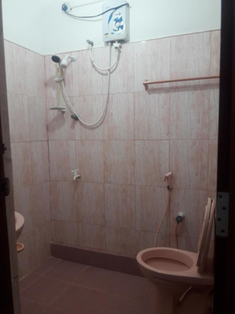 Hotel Blue Whale Jaffna Bagian luar foto
