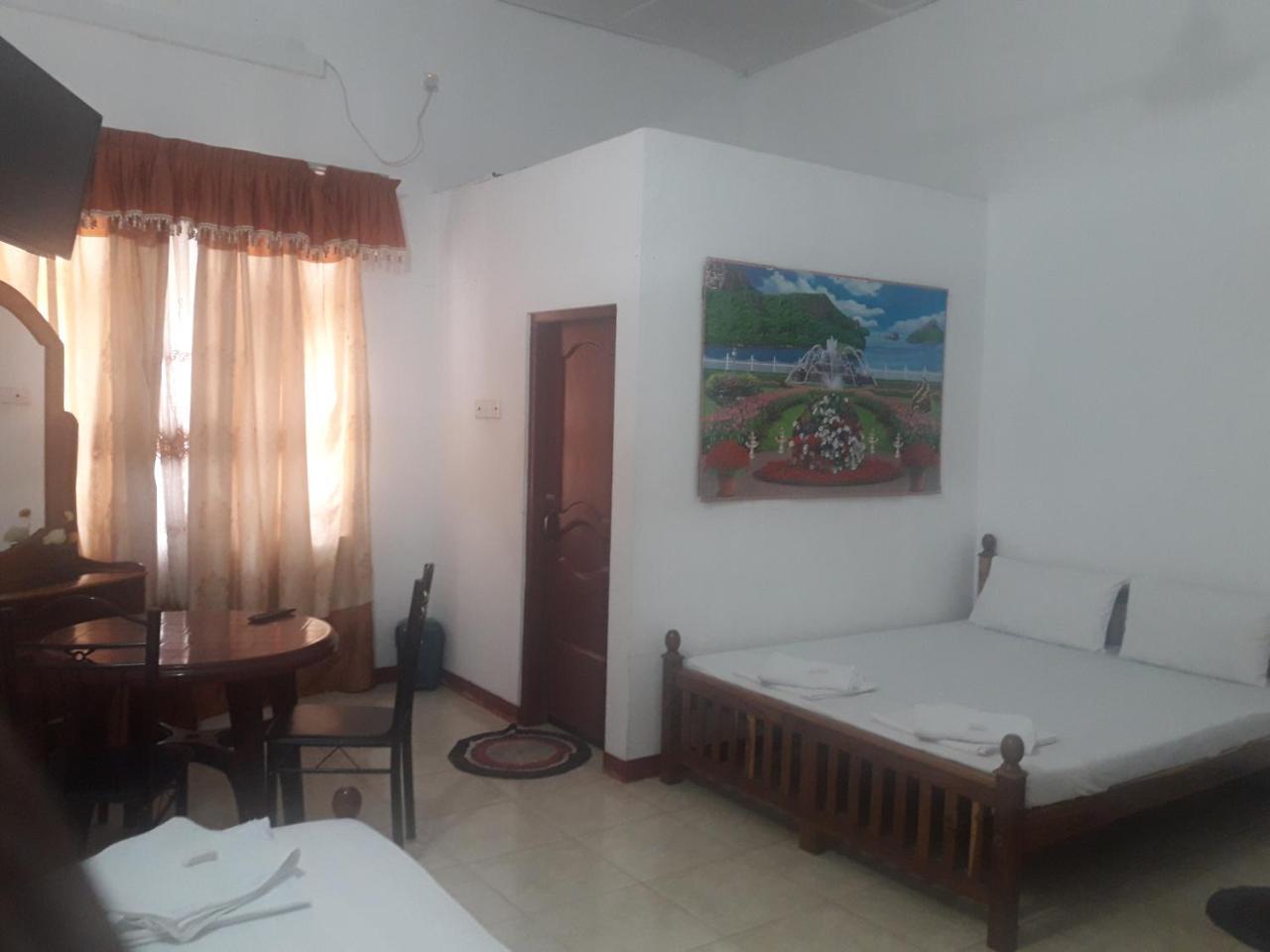 Hotel Blue Whale Jaffna Bagian luar foto