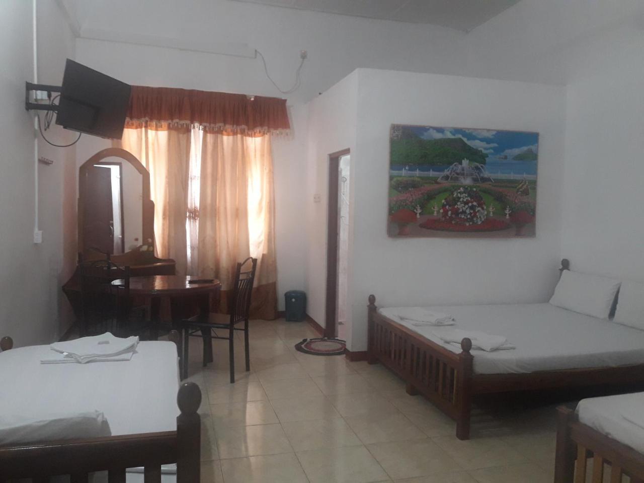 Hotel Blue Whale Jaffna Bagian luar foto